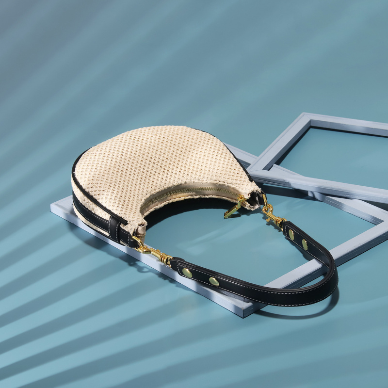 Borsa estiva a mezzaluna in pa - Half Moon Crescent recensione e prezzo
