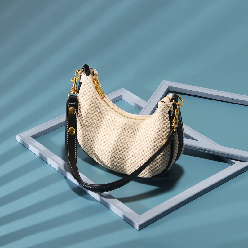 Borsa estiva a mezzaluna in pa - Half Moon Crescent recensione e prezzo