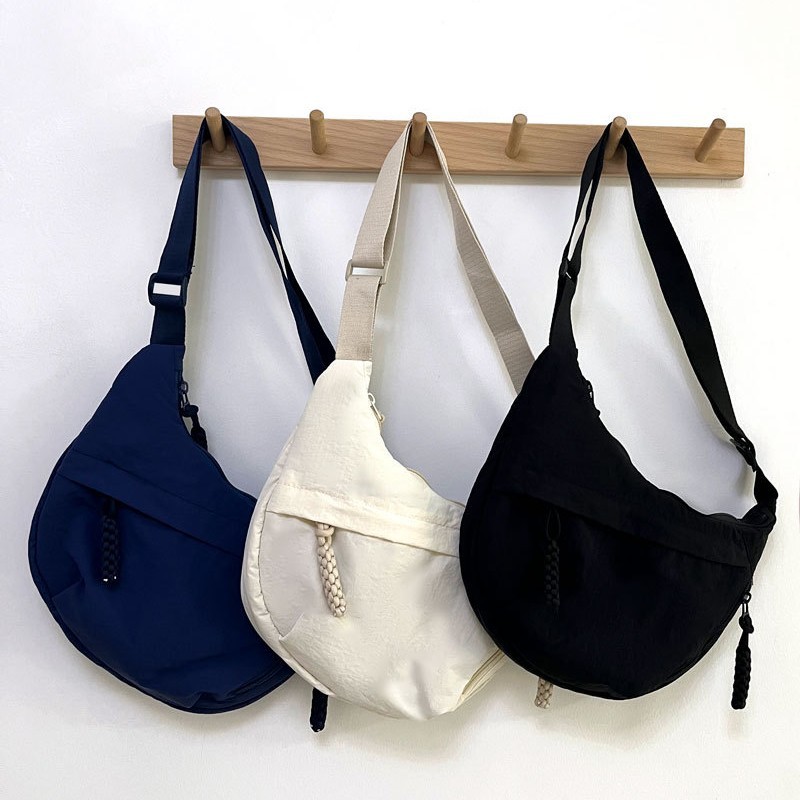 Borsa a Tracolla a Mezzaluna i - Half Moon Crescent recensione e prezzo