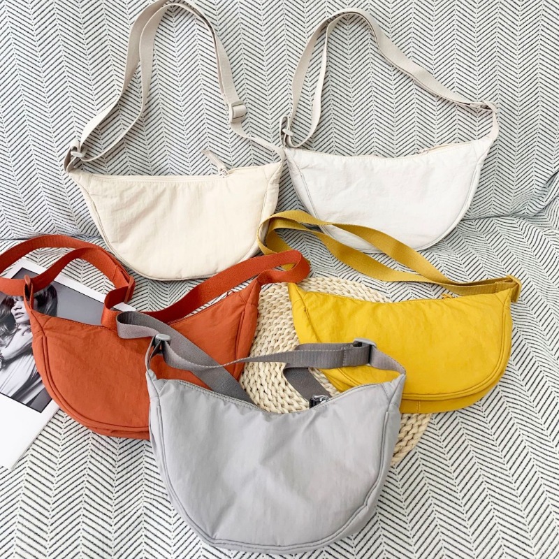 Borsa a Tracolla a Mezzaluna L - Half Moon Crescent recensione e prezzo